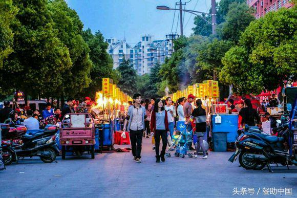 大学门口卖什么好？