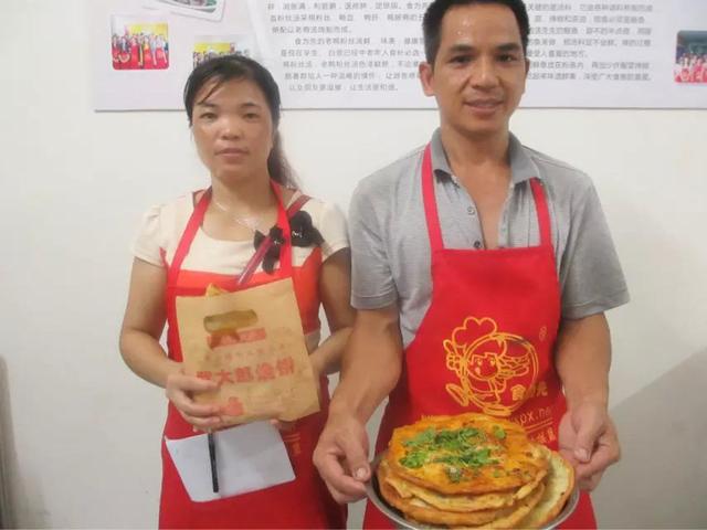 想在学校门口卖小吃做什么好？适合一个男人摆摊的小吃