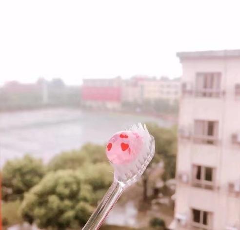 新秀恩爱神器，高露洁的爱心牙膏！现在刷牙都要这么少女心吗？