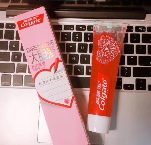 新秀恩爱神器，高露洁的爱心牙膏！现在刷牙都要这么少女心吗？