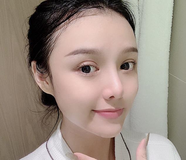 最近一款“变态”精华液火了，美白还淡斑，用后暗沉肌肤变白了