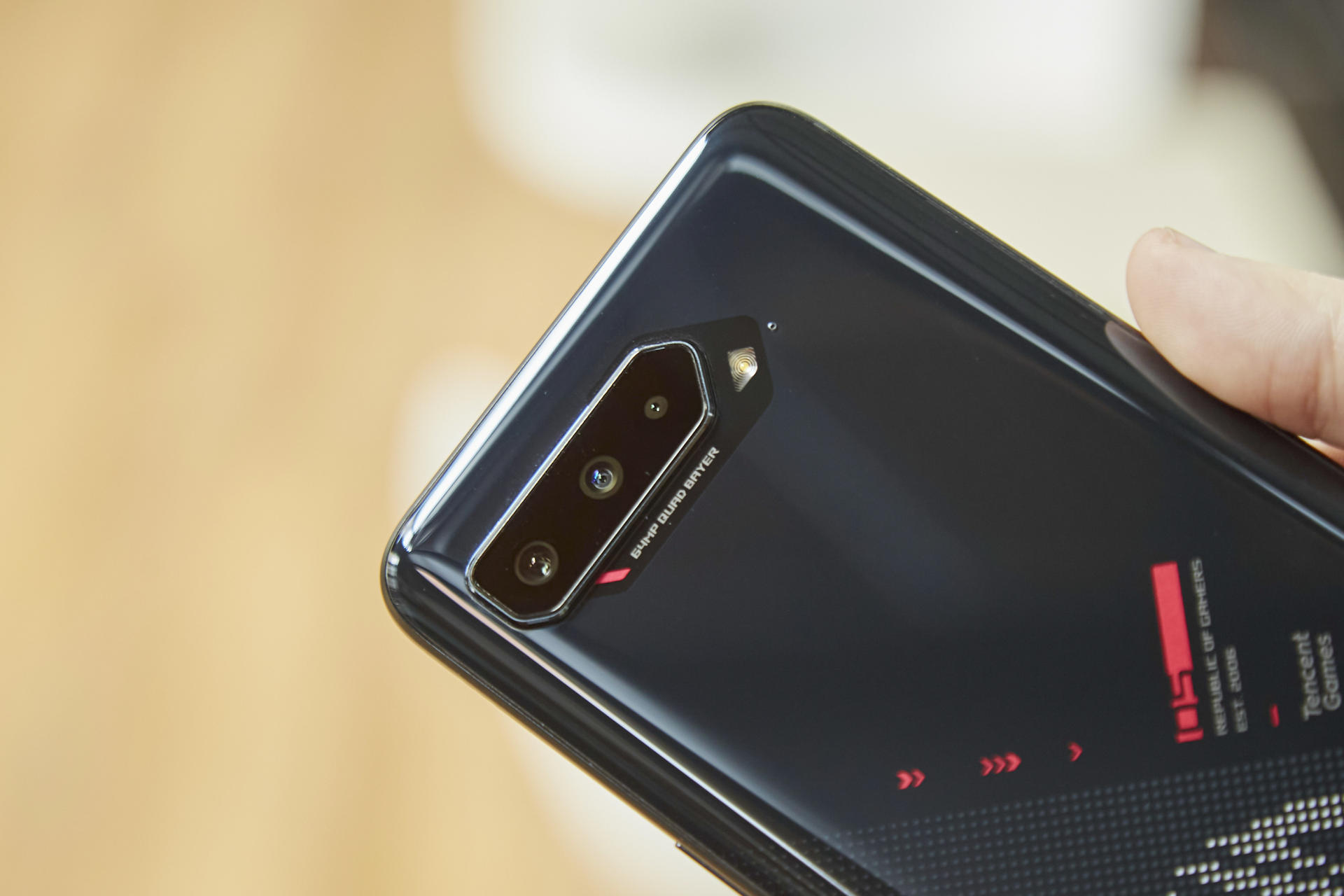 最强的手机游戏助手？实测解析ROG 5「游戏精灵」各项便捷功能