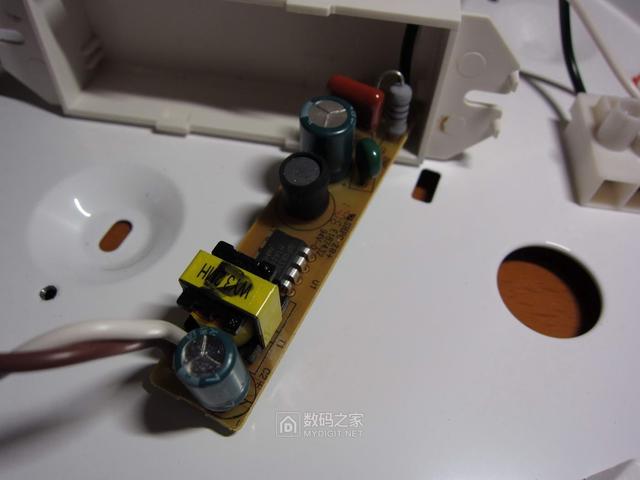 究竟是升级了还是缩水了？松下百元级LED吸顶灯对比评测