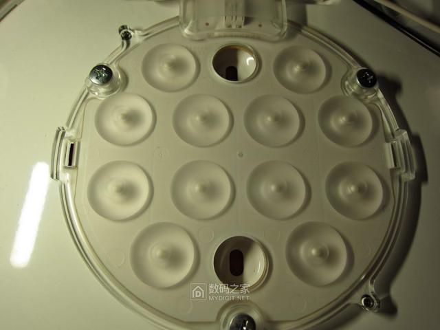 究竟是升级了还是缩水了？松下百元级LED吸顶灯对比评测