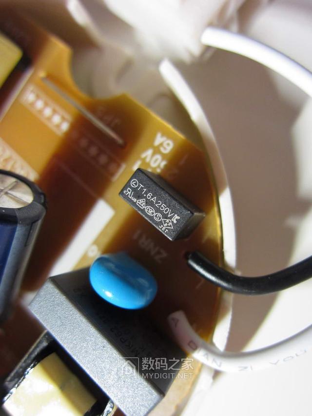 究竟是升级了还是缩水了？松下百元级LED吸顶灯对比评测