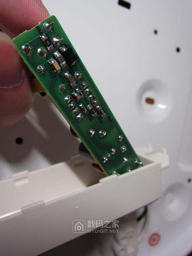 究竟是升级了还是缩水了？松下百元级LED吸顶灯对比评测