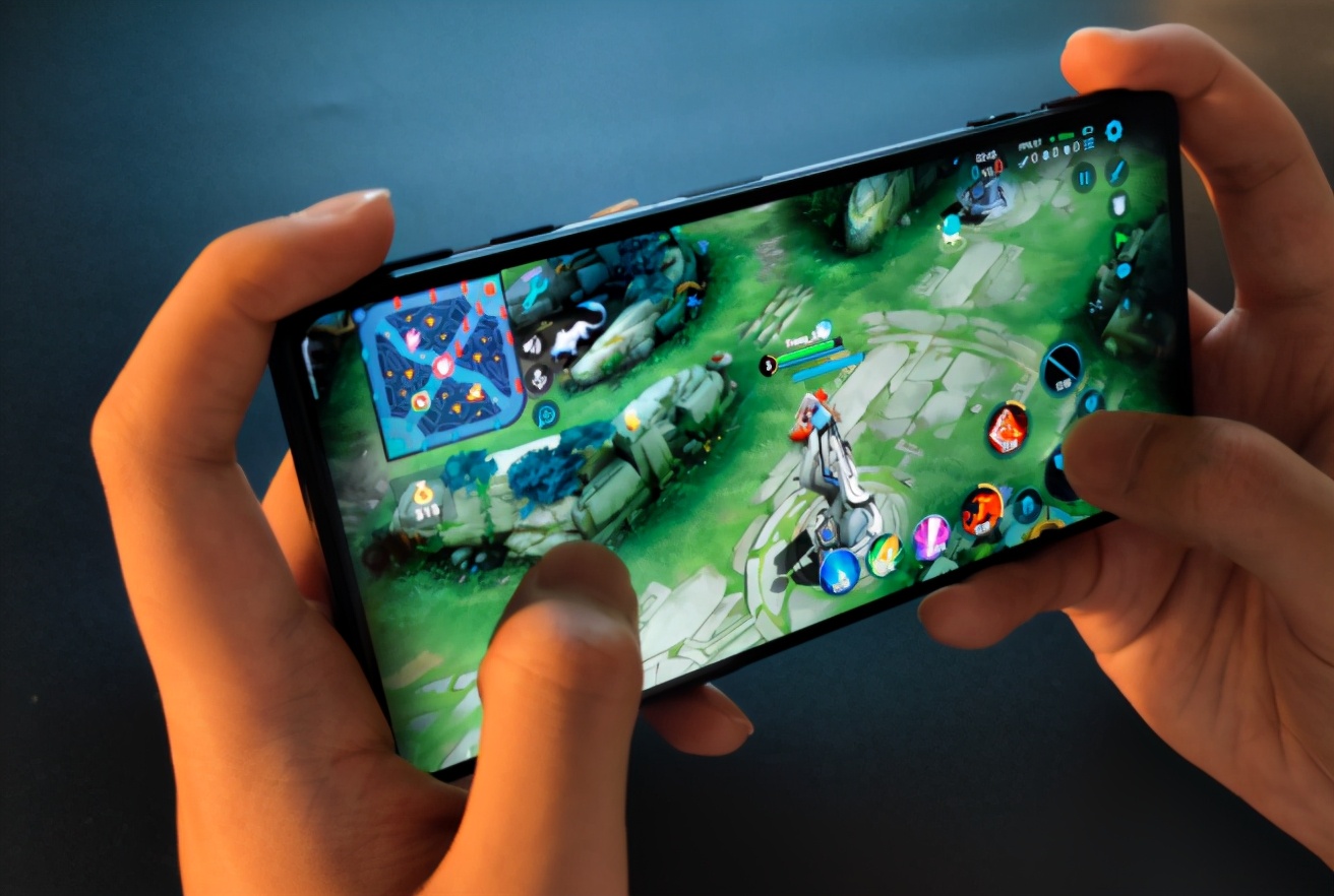 iOS 15推出官方虚拟屏幕手柄，可针对游戏自定义
