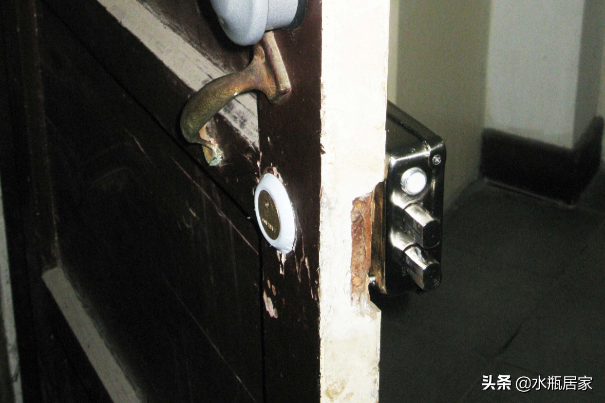怎样减小关门锁舌的声音？3个办法轻松解决，再也不被媳妇骂了