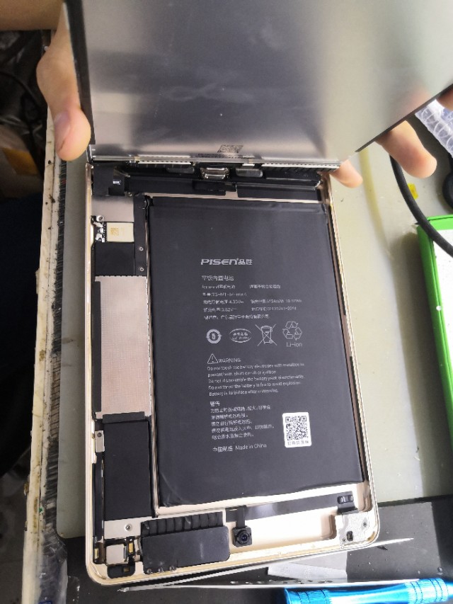 ipad mini 4 内部细节 和 A1538 换电池过程，