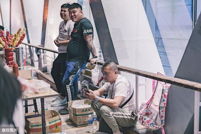 要去摆地摊了，卖点什么好呢？这些地摊货更易赚钱