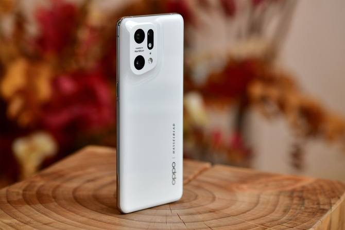 从颜值、游戏再到影像，OPPO Find X5是一款毫无弱点的顶级旗舰