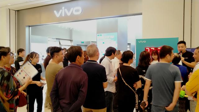 vivo用艺术给大家上了一课？又曝出一个颜值炸裂的线下体验店