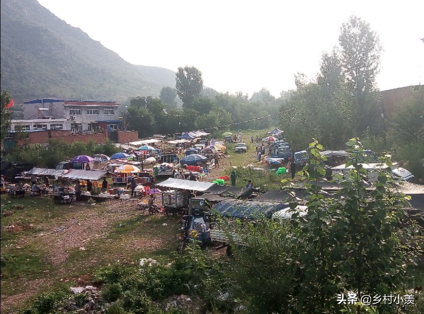 摆地摊卖什么最赚钱，最受欢迎，看这几个摊位