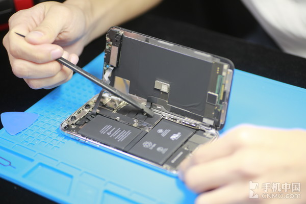 iPhone X拆机解析 双电芯设计引领新方向