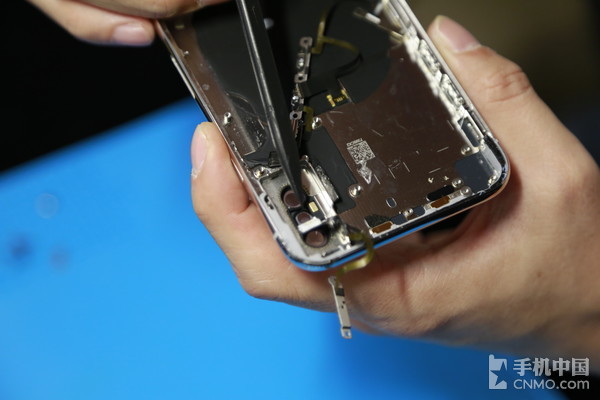 iPhone X拆机解析 双电芯设计引领新方向