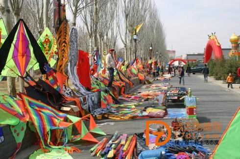 公园、海滩摆地摊卖什么好？摊友分享。