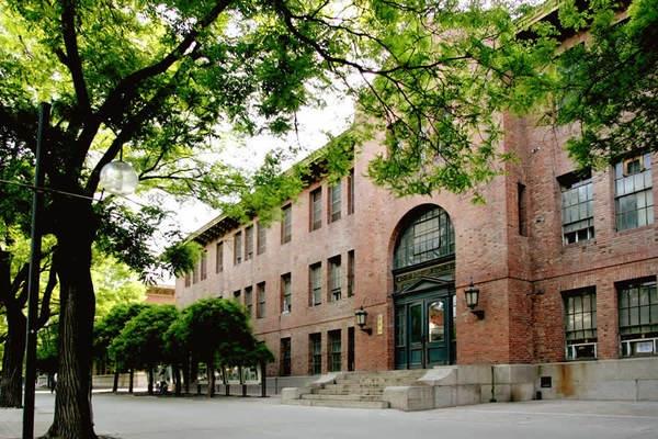 QS官宣2020年世界大学排名榜，前100名里，中国上榜12所高校