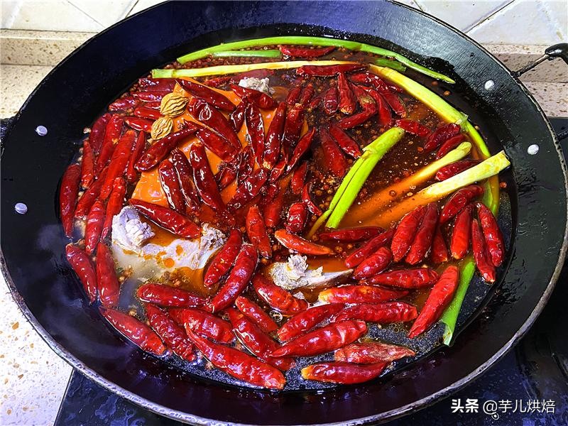 特殊时期火锅家里吃，教你熬底料的秘诀，麻辣鲜香比火锅店还好吃