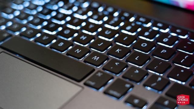 比苹果官方便宜一千块，这款带触控板的 iPad Pro 键盘体验如何？