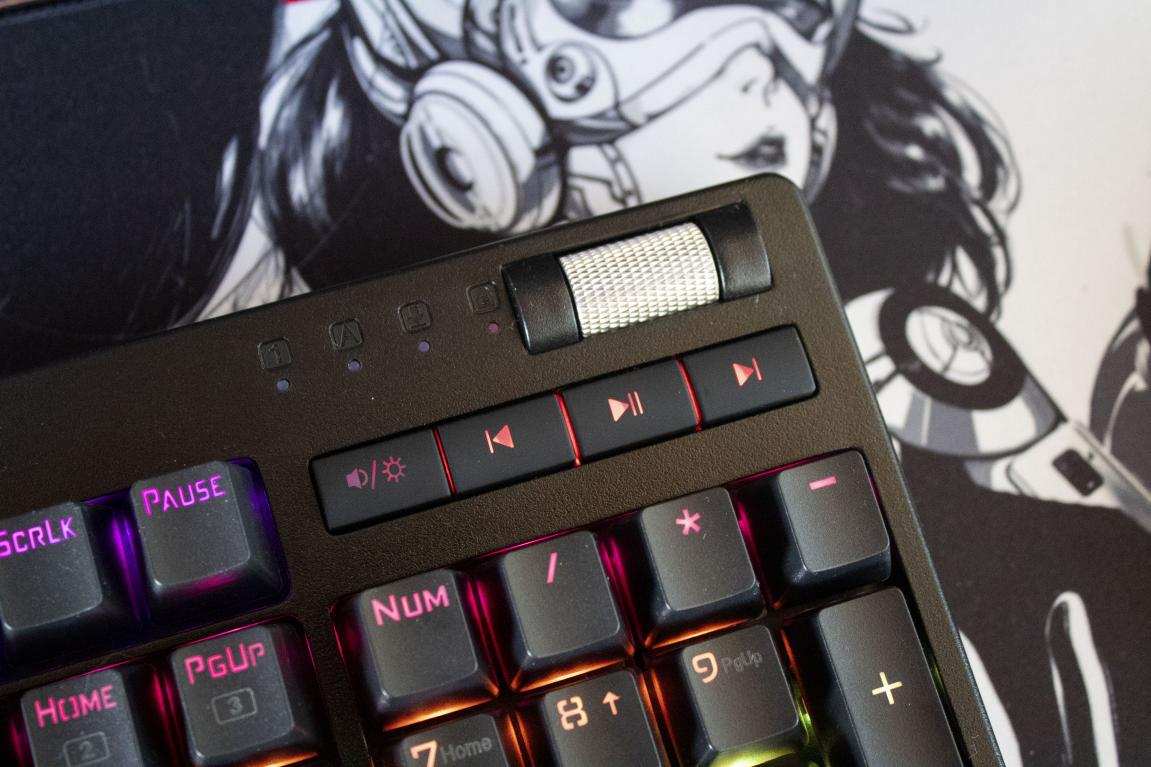 超频三GI801 RGB机械键盘：可换轴，6组自定义宏录制
