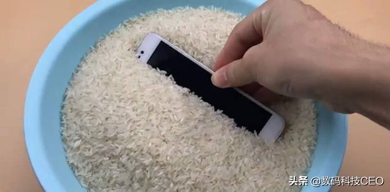 iPhone无法充电，溅水、进水后该怎么及时处理