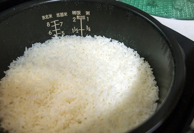 美的PK象印，IH电饭煲最详细大评测，买电饭煲必看攻略哦