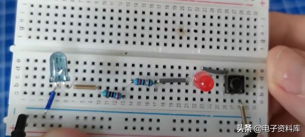 光耦合器的工作原理