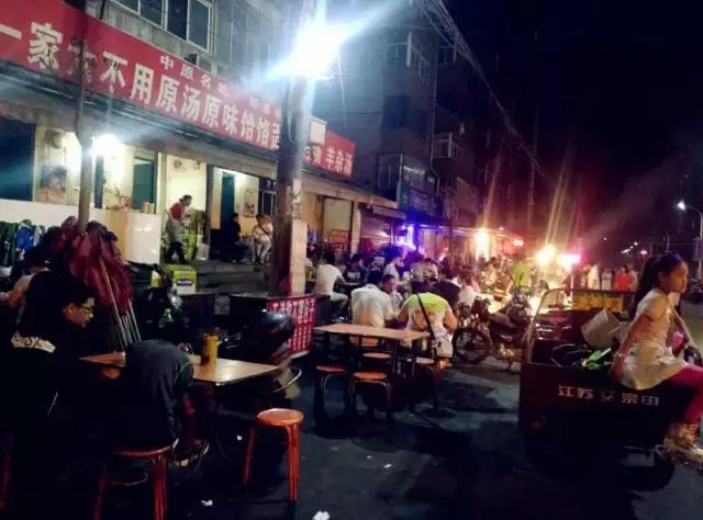 又到了甩开膀子撸串的季节，平顶山最全的烧烤夜市都在这里啦！