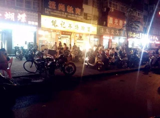 又到了甩开膀子撸串的季节，平顶山最全的烧烤夜市都在这里啦！