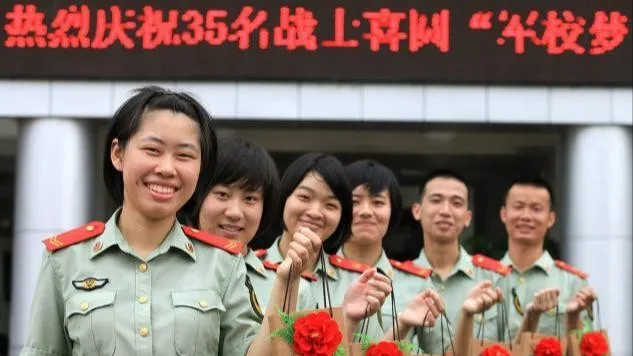 在校女大学生当兵，在部队有3条发展途径，建议了解