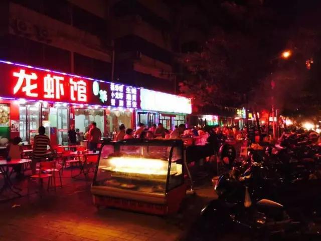 又到了甩开膀子撸串的季节，平顶山最全的烧烤夜市都在这里啦！