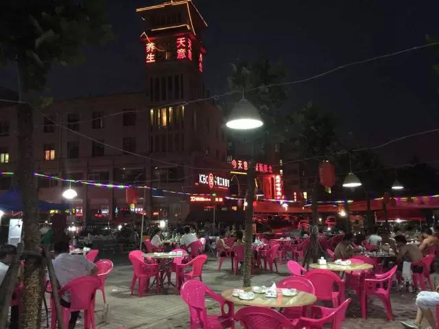 又到了甩开膀子撸串的季节，平顶山最全的烧烤夜市都在这里啦！