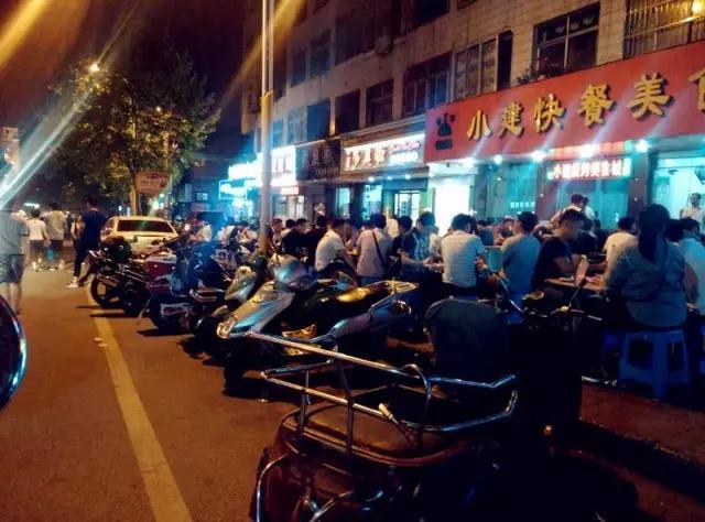 又到了甩开膀子撸串的季节，平顶山最全的烧烤夜市都在这里啦！