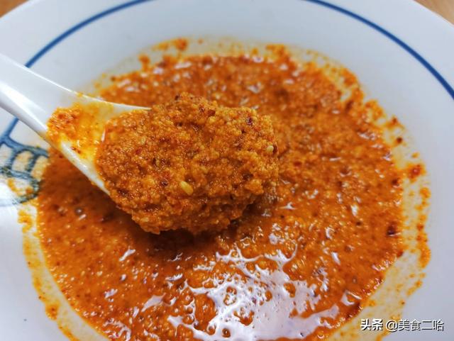 辣椒酱做法，香辣超下饭，不含添加剂，一次做上2斤不够全家吃