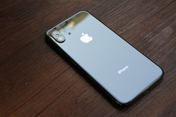 擦不掉！iPhone X拍照现紫色斑点：竟要换摄像头
