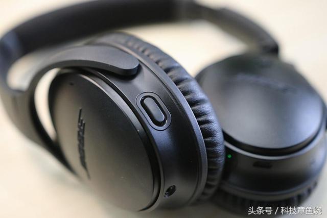 自从飞机上可以用手机后 降噪耳机就成了刚需品