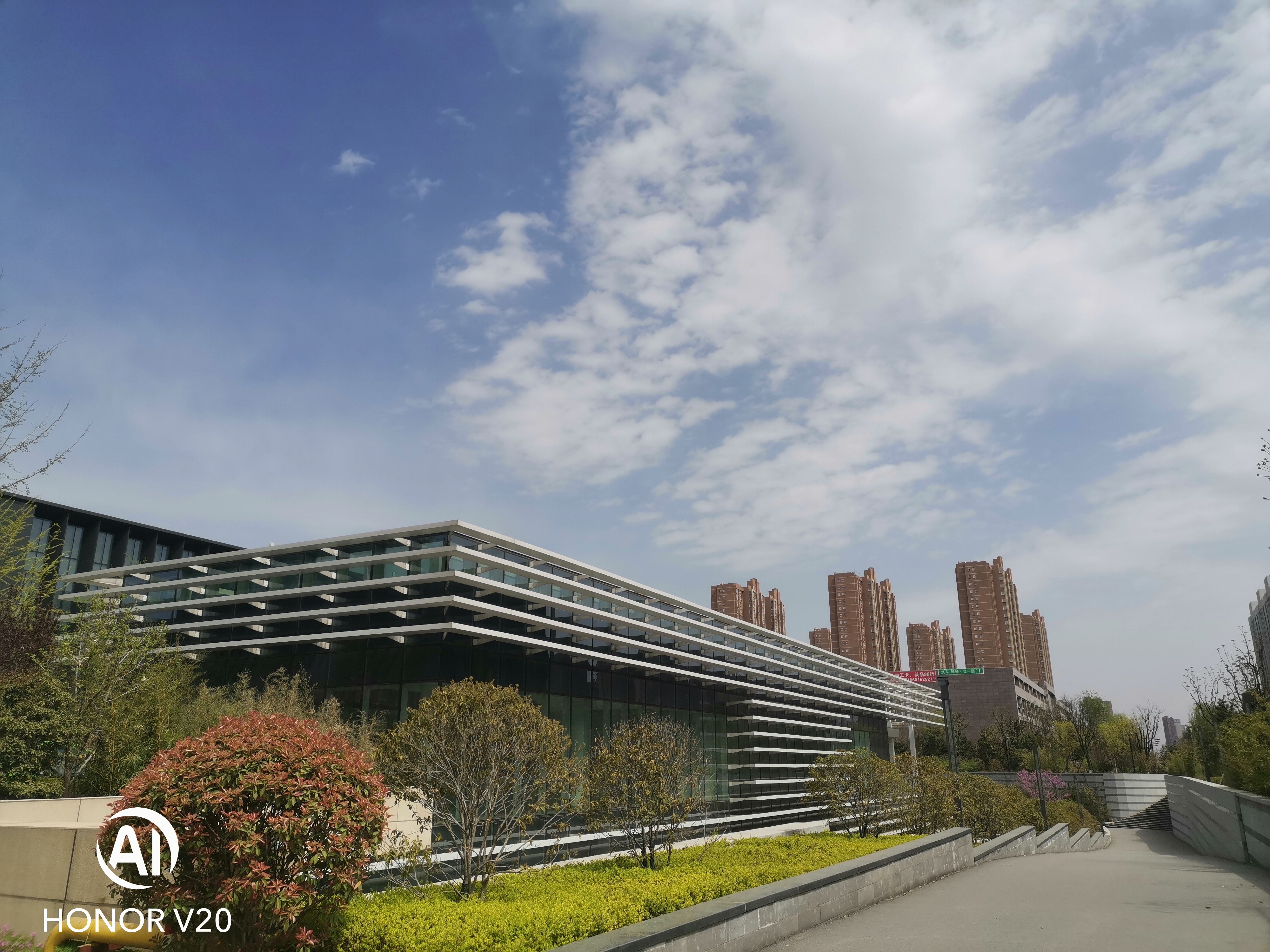 荣耀V20评测：4800万超清摄影+麒麟980，实际体验到底如何！