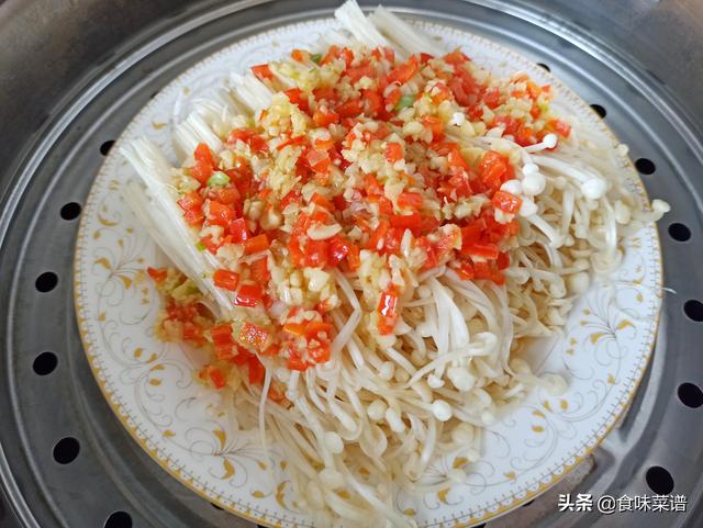 大厨教你怎么做金针菇，鲜香入味，好吃不塞牙，上桌瞬间就抢光盘
