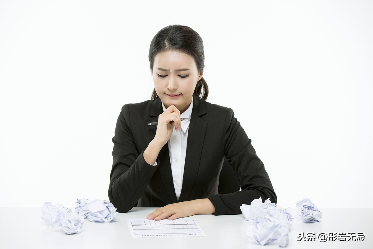 2篇面试自我介绍范本，3分钟吸引面试官，后悔以前讲的太随意