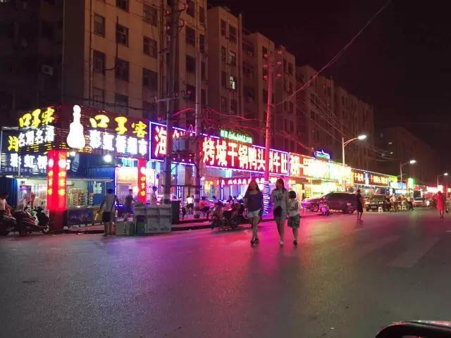 又到了甩开膀子撸串的季节，平顶山最全的烧烤夜市都在这里啦！