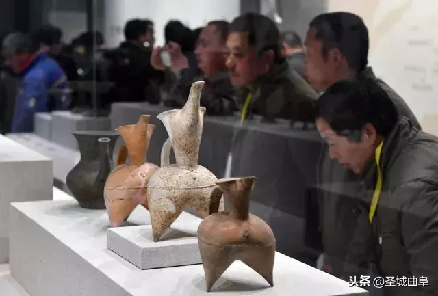 有个歇后语叫做：孔夫子“搬家”，尽是书 谁说尽是书？