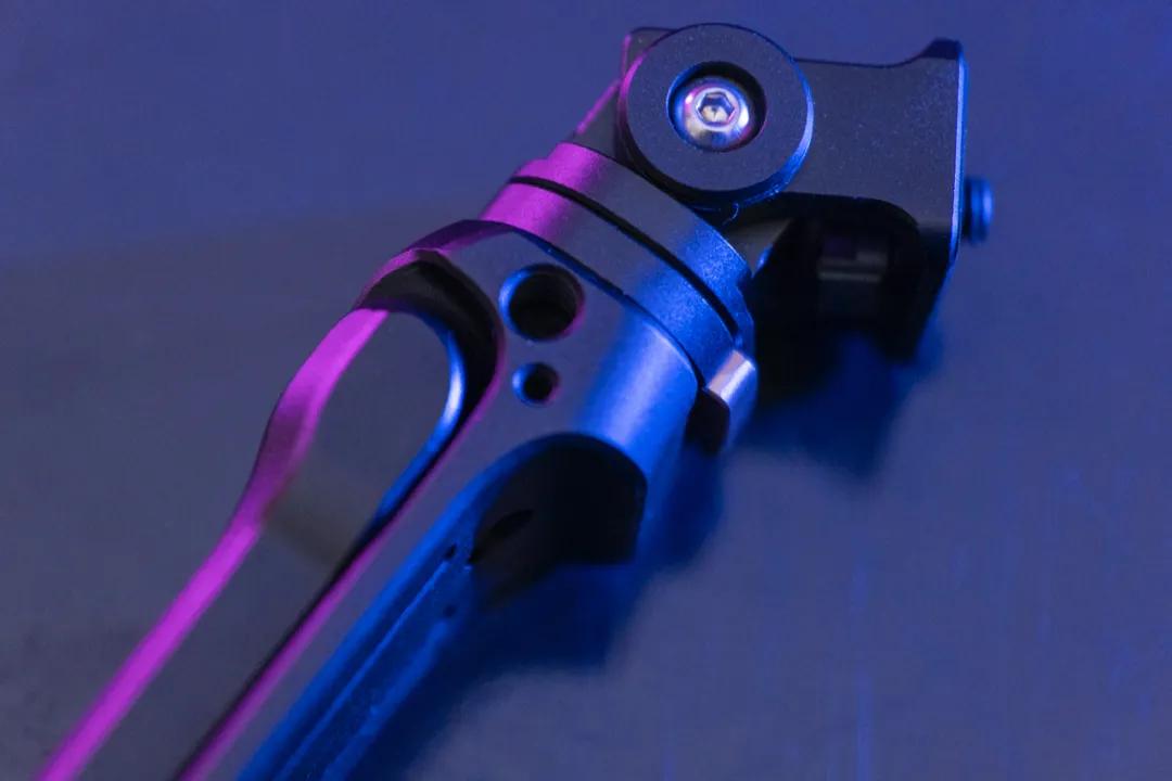 这个三脚架有点意思 支持索尼和佳能相机遥控操作