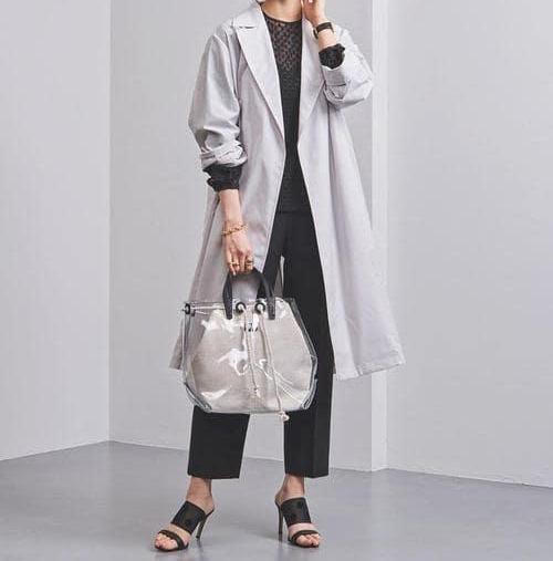 冬季提升品位的必备品是灰色大衣，女士搭配的18选