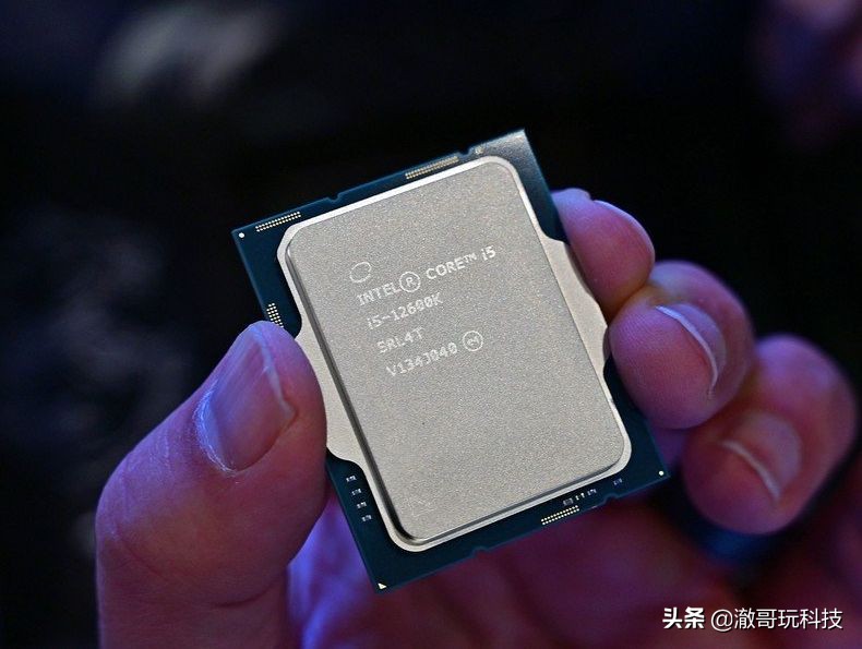 2000元买处理器，新酷睿i5性能更强，为何还推荐老锐龙7？