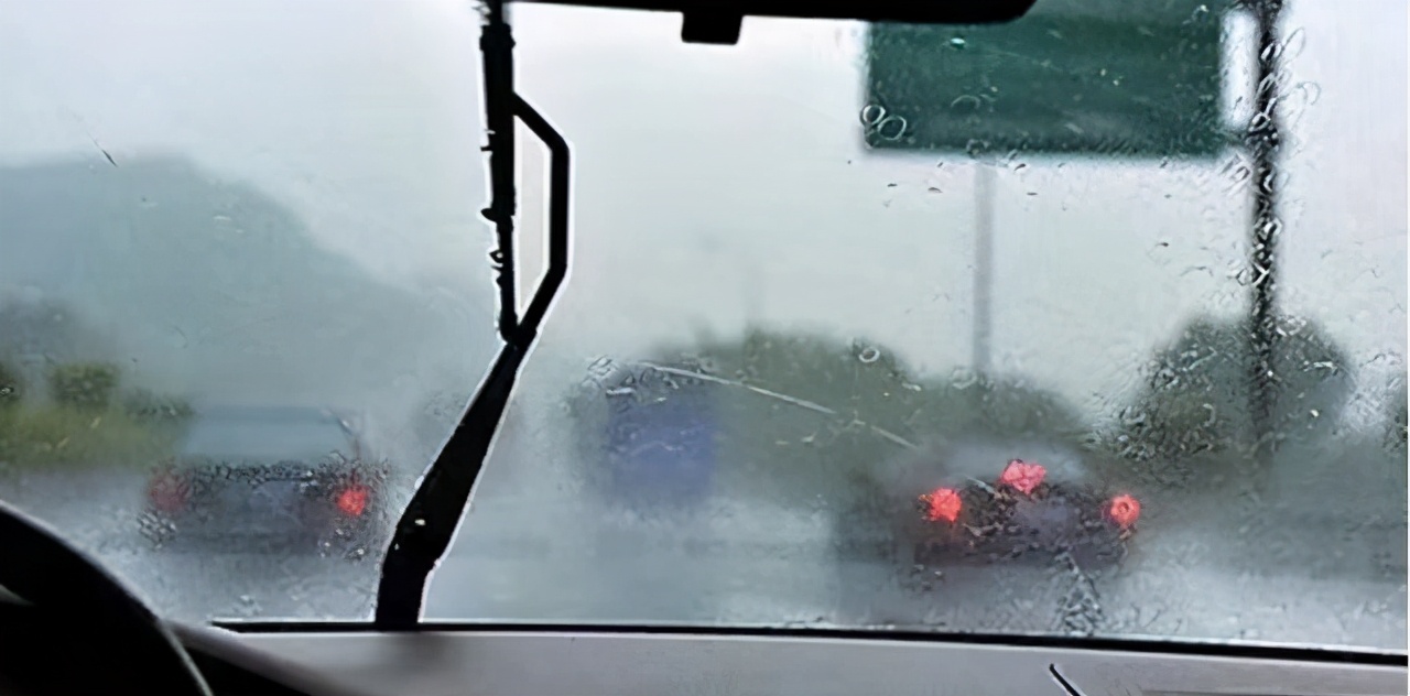 汽车雨刮器该怎么选？为何雨刮器换上没两天就坏？可能是你没选对