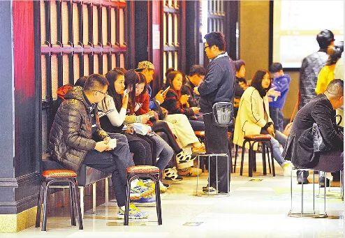 小本创业做餐饮，选择加盟还是自己单干？