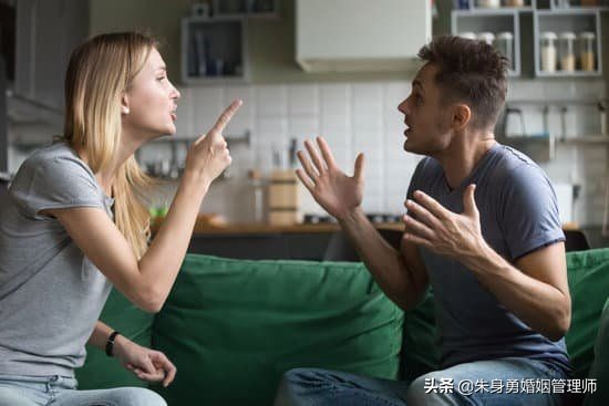 老公背叛，女人越犹豫婚姻越难挽救，教你7点，明智挽救婚姻