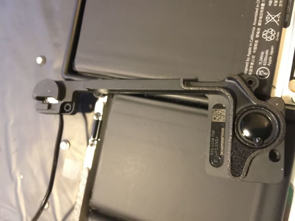 终于把Mac的键盘撬开，改了电源键的背光色