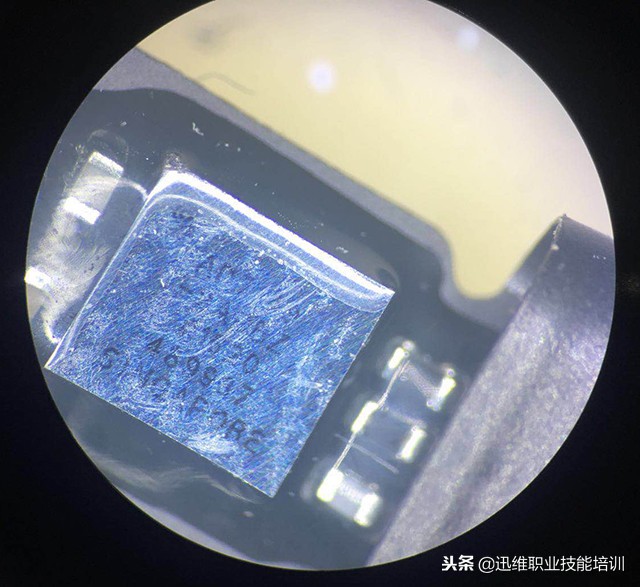 台湾粉丝寄修iPhone7手机Home键失灵，小小芯片在作怪师傅秒修复