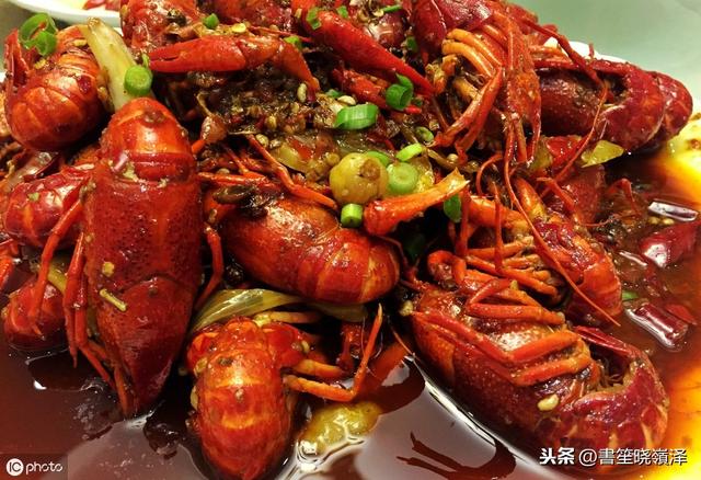在传统实体店中，品牌营销与自复式营销应当如何应用？